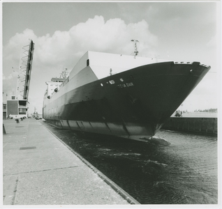 1970 Het vaartuig Stena Dan in het sluizencomplex te Terneuzen