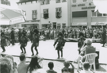 280 Optreden van een Georgische dansgroep tijdens de Kunst- en Uitmarkt op de Markt te Terneuzen