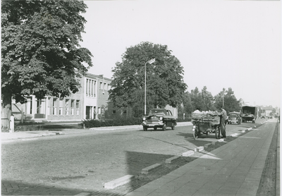 418 De Axelsestraat te Terneuzen met links het kantoor van de PZEM