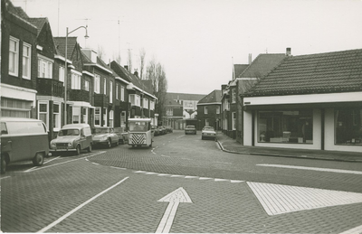 477 De Burgemeester Geillstraat te Terneuzen met rechts de Arsenaalstraat