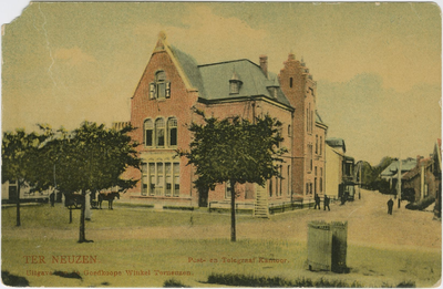 609 Ter Neuzen Post- en Telegraaf Kantoor.. Het Post- en Telegraafkantoor (gebouwd in 1901) aan de Westkolkstraat hoek ...