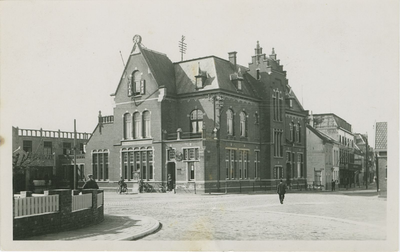 614 Het Post- en Telegraafkantoor (gebouwd in 1901) aan de Westkolkstraat hoek Nieuwstraat