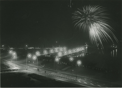 789 Vuurwerk bij de Scheldeboulevard te Terneuzen tijdens de viering van Koninginnedag