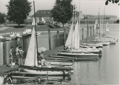 823 De jachthaven Otheense Kreek te Terneuzen gezien vanaf de Frans Naereboutstraat