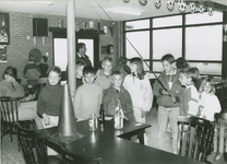 882 Kinderspelen in de kantine van de voetbalvereniging aan de Havenstraat te Biervliet