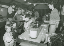 948 Kinderspelen in het Dorpshuis aan het Molenplein te Hoek