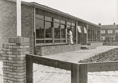 1015 Nieuwe openbare kleuterschool in de Braamstraat in Oost-Souburg. De officiële opening zal op 18 januari 1961 ...