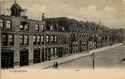 103 'Vlissingen. Oprit'. Links het Christ. Verenigingsgebouw Elim (geopend in sept. 1900)