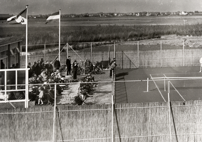 1032 Officiële opening van het nieuwe tennispark 'Zwanenburg' in het Nollebos. Het terrein zal gebruikt worden door ...