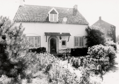 1040 Woning van de familie A.W. Dert aan het Marnixplein, hoek Nieuwe Vlissingseweg in West-Souburg