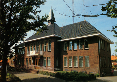 1218 'Oost-Souburg, Omroep Zeeland'. Voormalig gemeentehuis van Souburg in de Kanaalstraat tot 1 juli 1966. De eerste ...