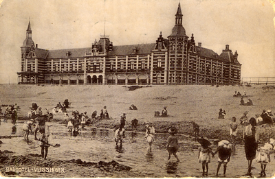 1251 'Badhotel - Vlissingen' Het Grand Hotel des Bains (later Britannia), geopend op 26 juni 1886