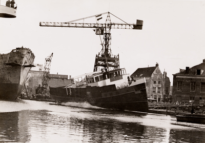 1270 De 'Prins Willem I', veerboot, tijdens stapelloop na reparatie en verlenging. Bouwnr.: 199, bouwjaar: 1933. ...