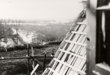 1684 Tweede Wereldoorlog. Gezicht op de moerassen in het Nollebos na het bombarderen van de Nolledijk op 7 oktober 1944