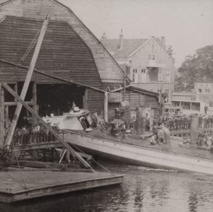 1783 Tewaterlating torpedoboot overdekte hellingloods (de kappen) bij de Koninklijke Maatschappij de Schelde (KMS) in ...