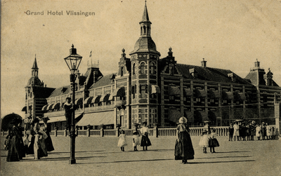 1810 'Grand Hotel Vlissingen'. Het Grand Hotel des Bains (vanaf 1924 Grand Hotel Britannia), geopend op 26 juni 1886