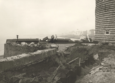 1850 Reconstructiewerkzaamheden op Boulevard de Ruyter. Het versterken van de zeewering.