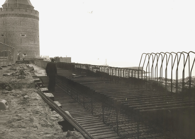 1891 Reconstructiewerkzaamheden op Boulevard de Ruyter. Het versterken van de zeewering.
