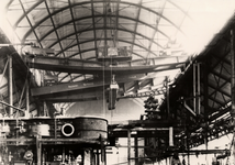 2056 De in 1881 gebouwde machinefabriek in Vlissingen. Montage van nieuwe kraan mislukt.