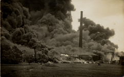 2117 Brand op het terrein van de Nedpam (Ned. Petroleum en Asphaltmaatschappij) op 25, 26 en 27 juli 1924.