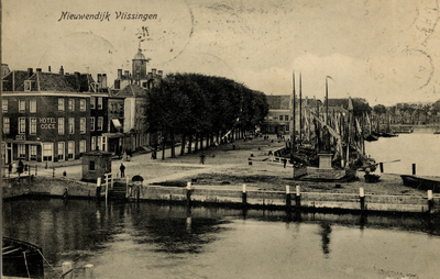 2223 'Nieuwendijk Vlissingen' met op de voorgrond de Voorhaven en op de achtergrond de Nieuwendijk, De Ruyterplein met ...