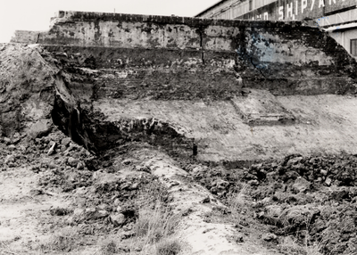 2255 Archeologisch onderzoek bij de Oostbeer aan de Commandoweg in Vlissingen. De Oostbeer is een verdedigingswerk uit ...