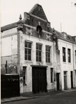 2264 Pakhuis in de Korenstraat met twee gevelstenen, vermeldend ANNO en 1894