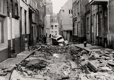 2491 De ravage in de Sarazijnstraat na de stormvloedramp van 1 februari.