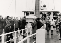 2536 Overdracht van de 1e dubbeldeksboot voor de Prov. Stoombootdiensten in Zeeland, de 'Prinses Christina'. Mevr. van ...