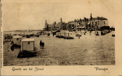 2893 'Gezicht aan het Strand. Vlissingen'Badstrand en Boulevard Evertsen met het Grand Hotel des Bains (later Britannia).