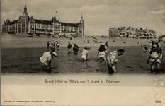 2914 'Grand Hôtel en Villa's aan 't strand te Vlissingen'Badstrand en Boulevard Evertsen met het Grand Hotel des Bains ...