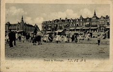 2958 'Strand te Vlissingen.'Badstrand en Boulevard Evertsen met links het Grand Hotel des Bains (later Britannia).