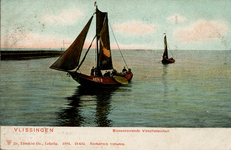 3224 'Vlissingen. Binnenkomende Visschersschuit' De Arm.3 nadert de ingang van de Engelse- of Vissershaven