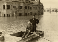 3365 Tweede Wereldoorlog. De Schuitvaartgracht. Op de achtergrond rechts de Rozengracht. Na de inundatie van oktober 1944