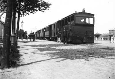 3396 Locomotief 6 van de TVFM bij de Keersluisbrug. Na 1906, kort voor 1910.