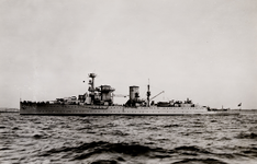 3437 Tweede Wereldoorlog. Kruiser Hr.Ms. Sumatra. In juni 1940 brengt dit schip Prinses Juliana met de prinsessen ...