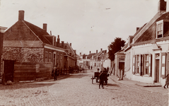 3500 Oost-Souburg. Rechts koffiehuis en café-biljart Het Jagertje. Bij de bomen rechts de uitgang van de pastorie der ...