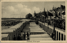 3565 'Zeebad Vlissingen'. Badstrand met badkoetsen en Boulevard Evertsen