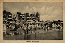 3738 'Zeebad Vlissingen'Het badstrand en Boulevard Evertsen met het Strandhotel.