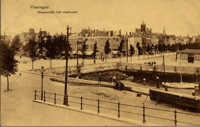 374 'Vlissingen. Nieuwendijk met vischmarkt' Gezicht op de Voorhaven, Bellamypark, Nieuwendijk en De Ruyterplein