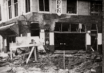 3758 Tweede Wereldoorlog. Oorlogschade café Nieuwendijk 3 hoek Sarazijnstraat.Eigenaar J. Corveleijn