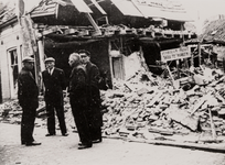 3759 Tweede Wereldoorlog. Door bom veroorzaakte verwoesting in de Marinestraat