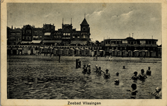 3782 'Zeebad Vlissingen'. Badstrand met badkoetsen en strandpaviljoen. Boulevard Evertsen met het Strandhotel