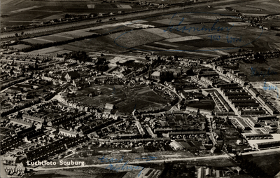 3836 'Luchtfoto Souburg' Luchtfoto van Oost-Souburg met in het midden de Karolingische Burg