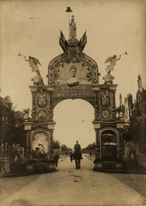 3854 Erepoort in de Scheldestraat ter gelegenheid van de onafhankelijkheidsfeesten (1813-1913)