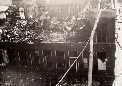 3893 Koninklijke Maatschappij de Schelde (KMS) in Vlissingen. Bedrijfskantoor scheepsbouw door brand verwoest