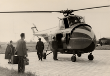 3937 Helicopterdienst Brussel, Knokke, Vlissingen, Zierikzee en Rotterdam van 18 mei tot 4 sept. 1955.In Rotterdam ...