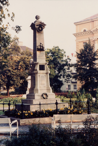 3939 Gedenkzuil in Debrecen [Hongarije] in 1895 door mevr. Hegyi opgericht ter ere van Michiel de Ruyter en de door hem ...