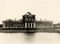 4182 Het station langs het Kanaal door Walcheren. Gebouwd in 1873 en op 12 mei 1940 tijdens oorlogs- handelingen verwoest.