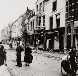 4217 Tweede Wereldoorlog. Oorlogsverwoesting na bombardement in 1940 aan de Nieuwendijk
